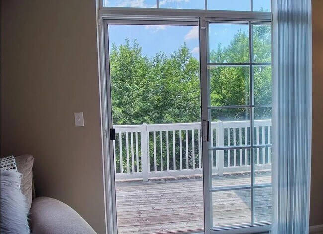 Building Photo - 7016 Old Bridge Ln E