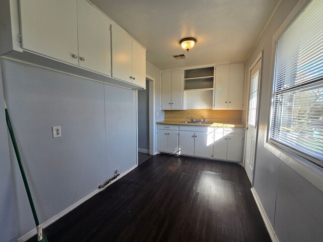 Building Photo - 2 bed, 1 bath in Shawnee, OK!