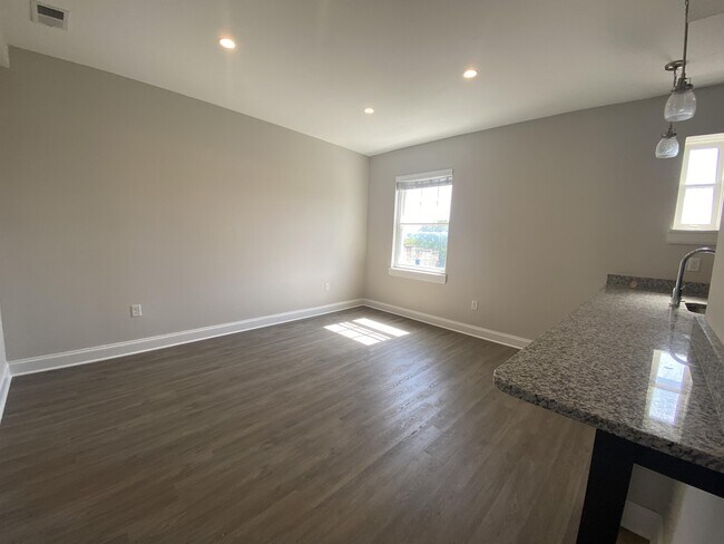 Building Photo - 102 W Martin St