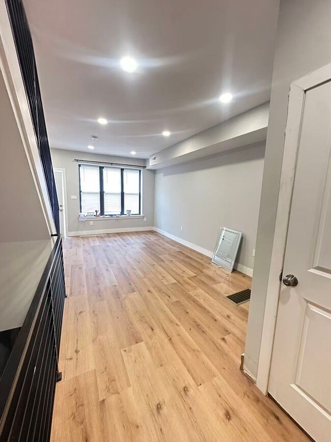 Building Photo - 3B1B house in Whitman area Available NOW