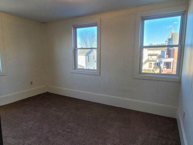 Building Photo - RR&amp;W101