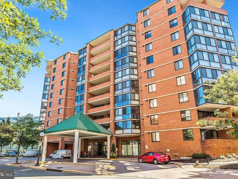 Building Photo - 1001 N Randolph St