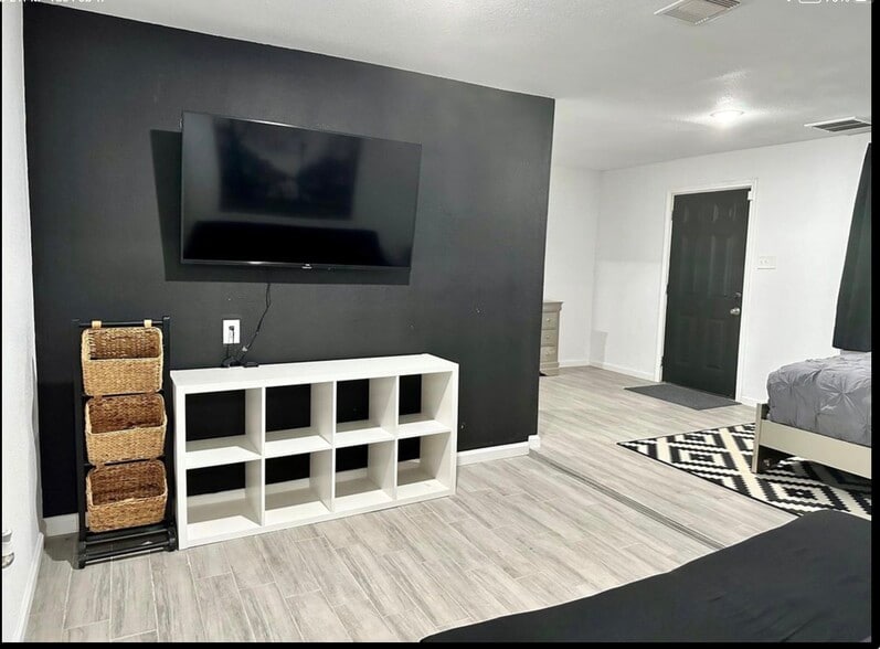 Building Photo - 4802 Elser St