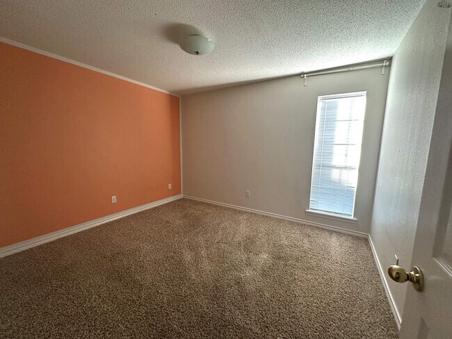Building Photo - 3028 Whitehall Ln
