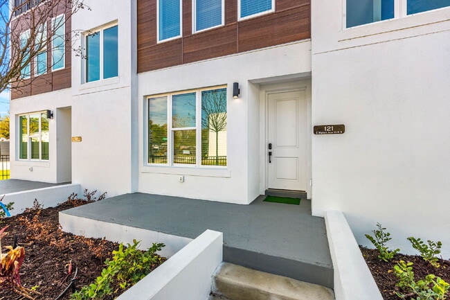 Building Photo - 3 Bedroom Townhouse in Tampa Heights