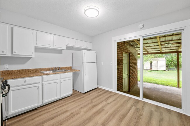 Building Photo - 1208 Gadd Rd