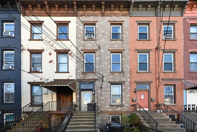 Building Photo - 37 Belmont Ave