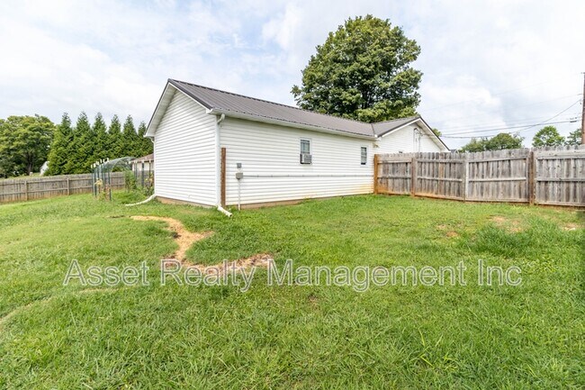 Building Photo - 2821 Vicksburg Ln