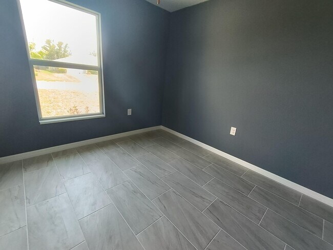 Building Photo - 1407 NE 16th Terrace