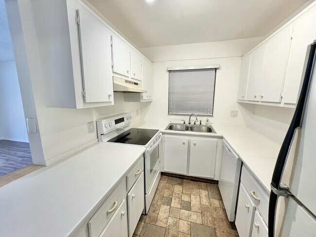 Building Photo - 1000 NW 13th St