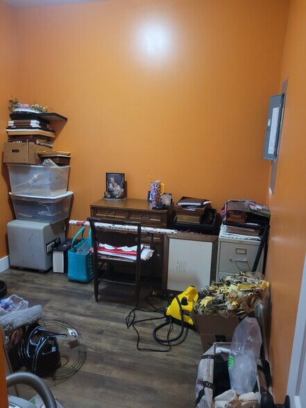 Building Photo - 13970 Richmond Rd