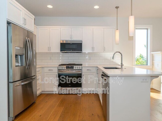 Building Photo - 10921 SW Annand Hill Ct