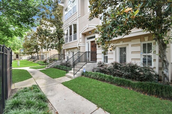 Building Photo - 1739 French Village Dr