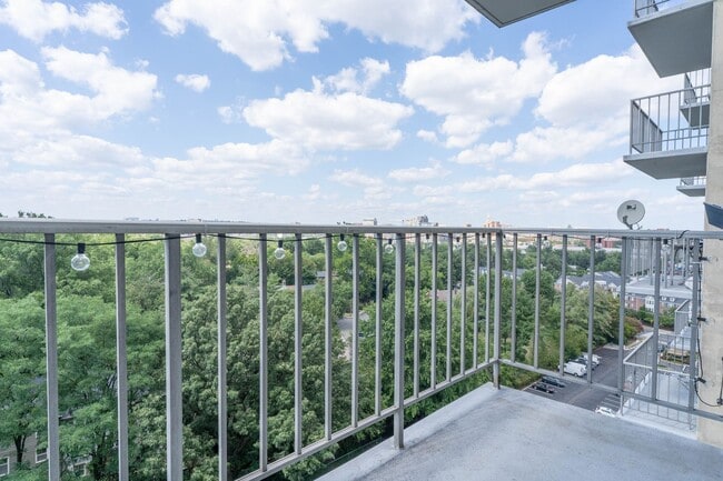 Building Photo - Renovated 1 BR 1 Ba in Hunting Creek Club