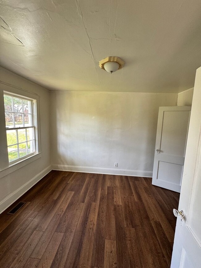 Building Photo - Duplex walking distance to Uptown Shelby, NC