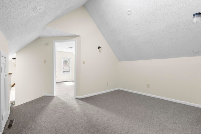 Building Photo - 45 Kossuth St