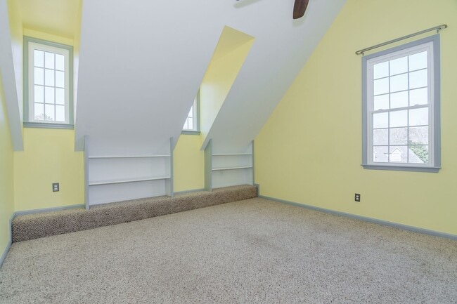Building Photo - Large 3 Story Home in Evans!