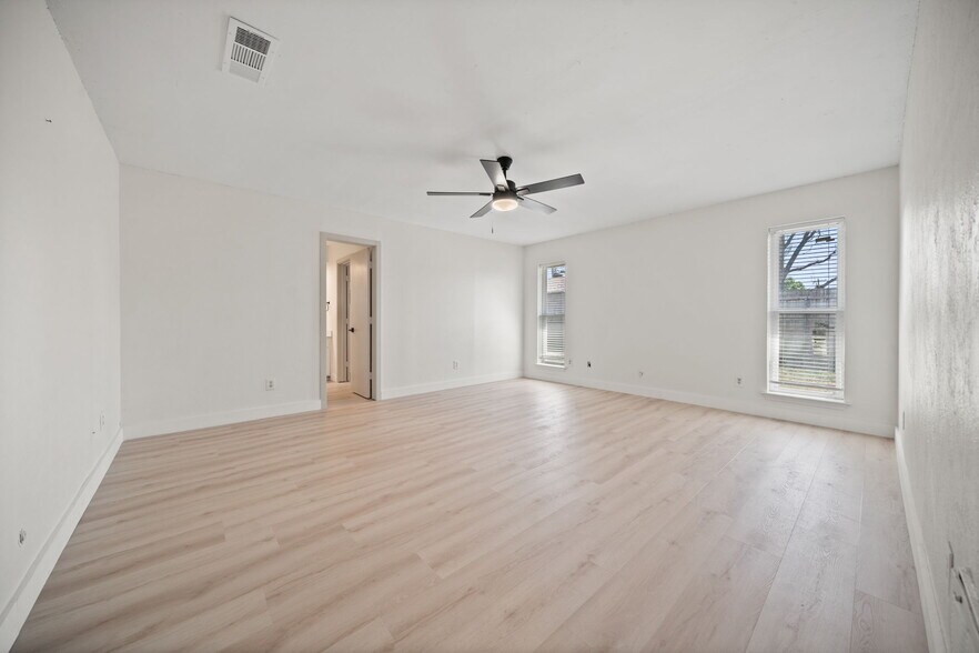 Building Photo - 9980 Brockbank Dr