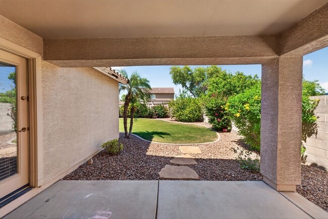 Building Photo - Spacious Gilbert Corner Lot Rental with 4 Bedrooms, Vaulted Ceilings & Private Backyard Retreat