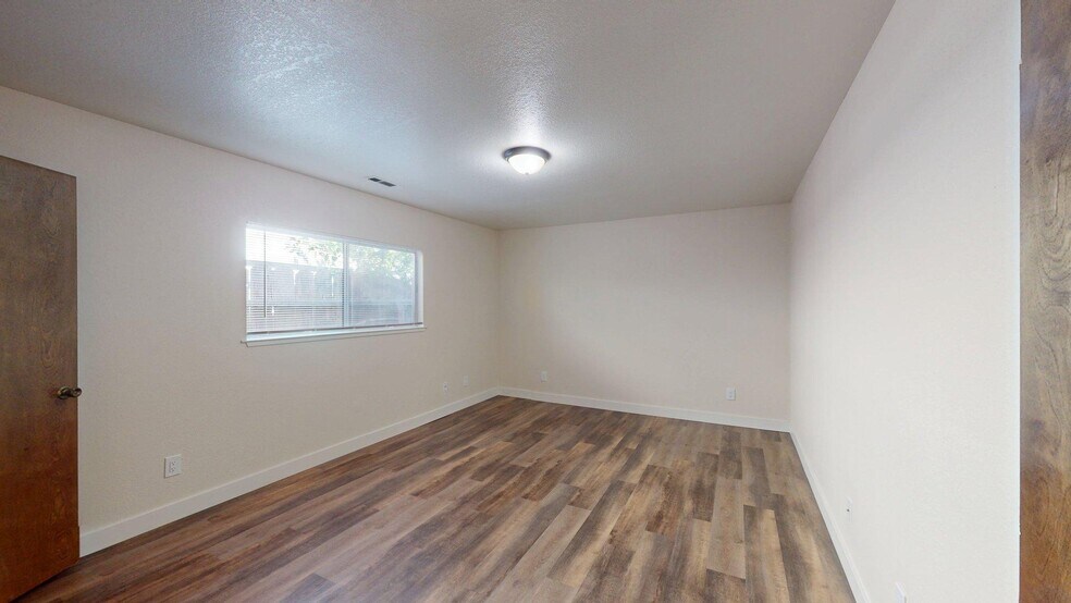 Building Photo - 173 Wayside Dr