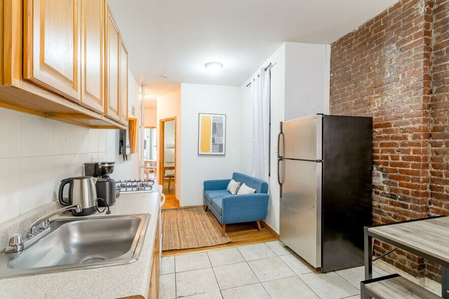 Building Photo - 338 W 39th St