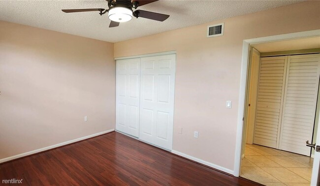 Building Photo - 2 br, 2 bath Condo - 9235 Lagoon Pl # 1005