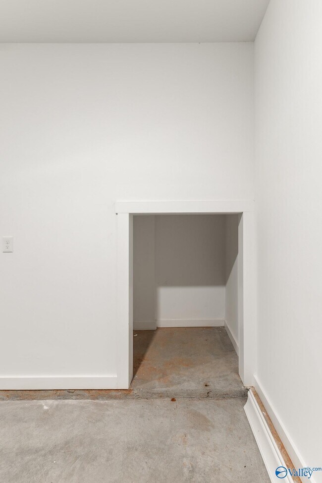 Building Photo - 7502 Discovery Pt Dr NW