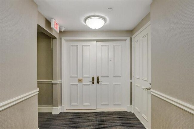 Building Photo - 17875 Collins Ave