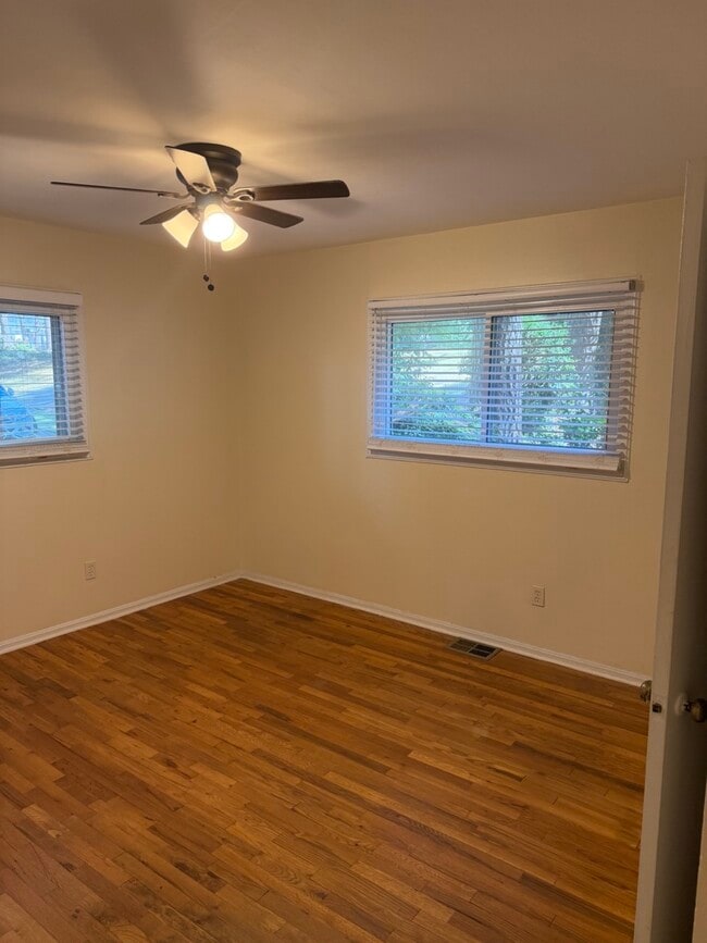 Building Photo - 1068 Palafox Dr NE