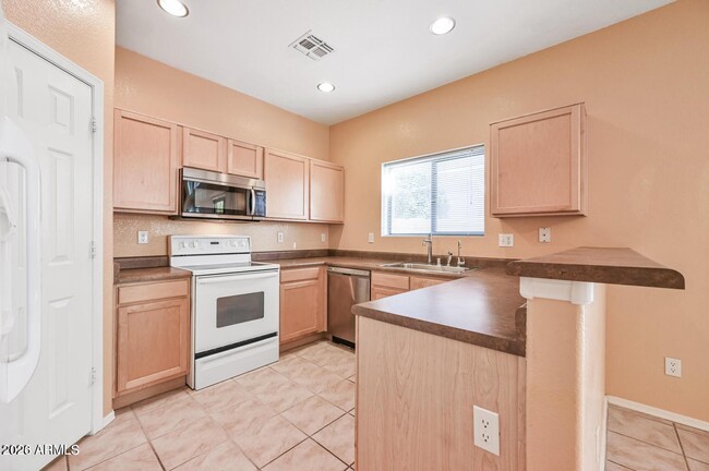 Building Photo - 2621 E Waterview Ct