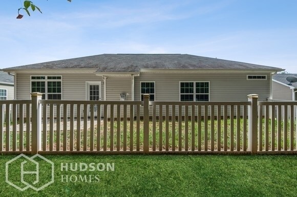 Building Photo - NOW AVAILABLE! - 156 Valerie Dr, Lincolnto...