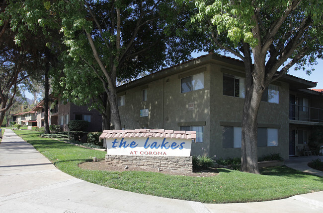 Building Photo - The Lakes at Corona