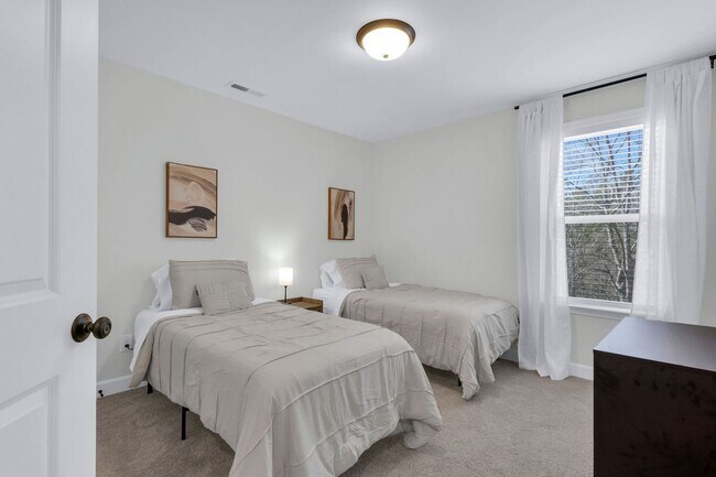 Building Photo - 717 Utley St