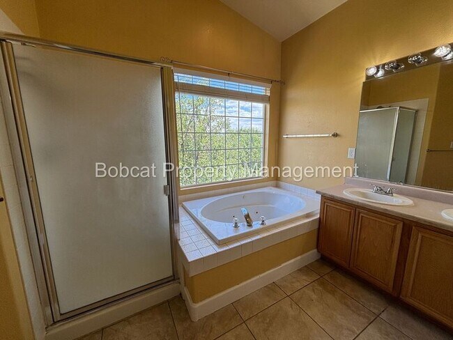 Building Photo - 1477 Ridge Point Dr