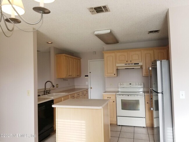 Building Photo - 2159 St Martins Dr E