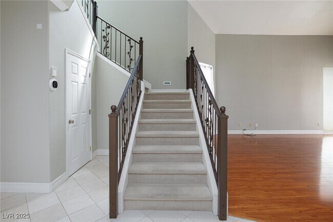 Building Photo - 8949 Diamond Falls Dr