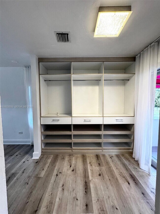 Building Photo - 3470 Sheridan Ave