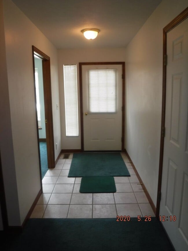 Building Photo - Spacious 3 Bedroom Home in Aspen Place Nei...