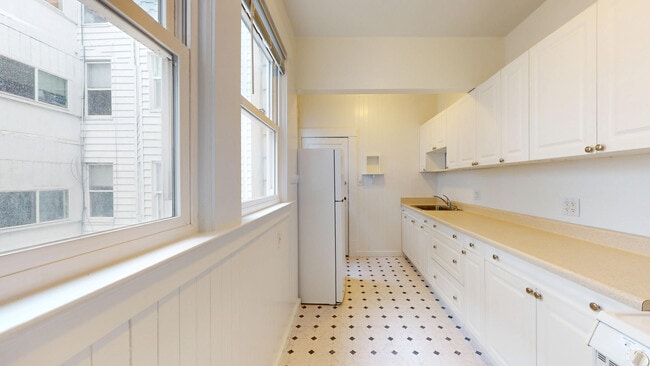 Building Photo - 254 Ivy St