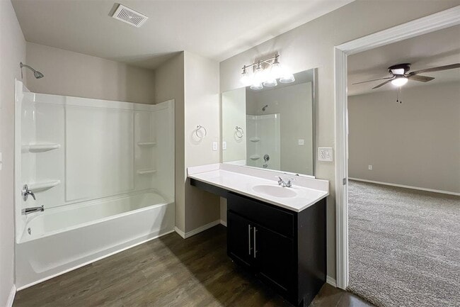 Building Photo - 4301 Driftwood Dr