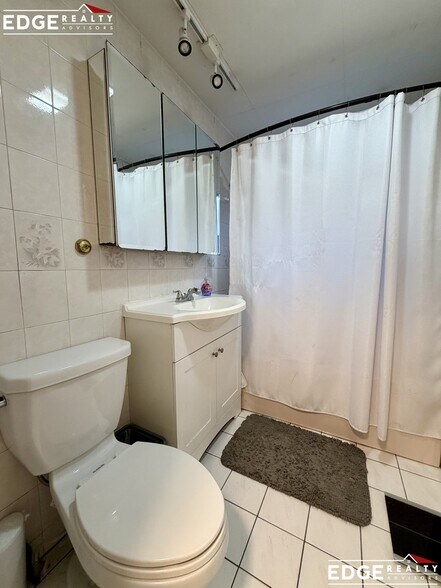 Building Photo - 191 Kenrick St