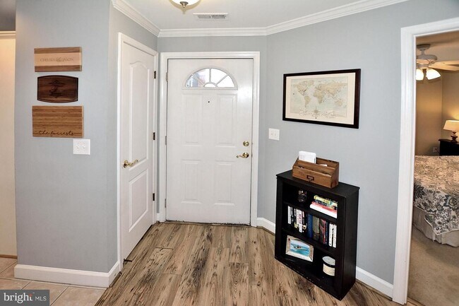 Building Photo - 6940 Fairfax Dr