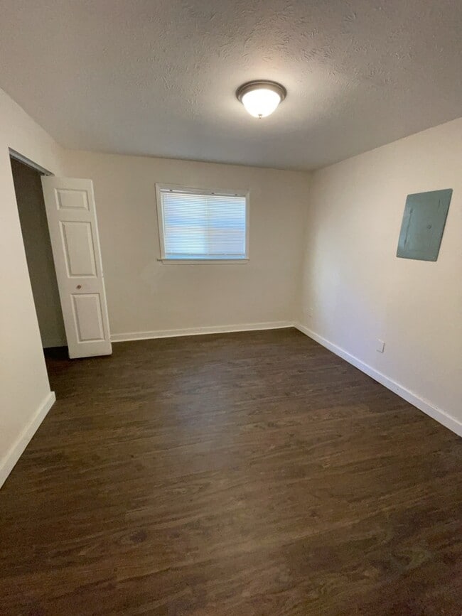 Building Photo - 2469 Belvedere Dr
