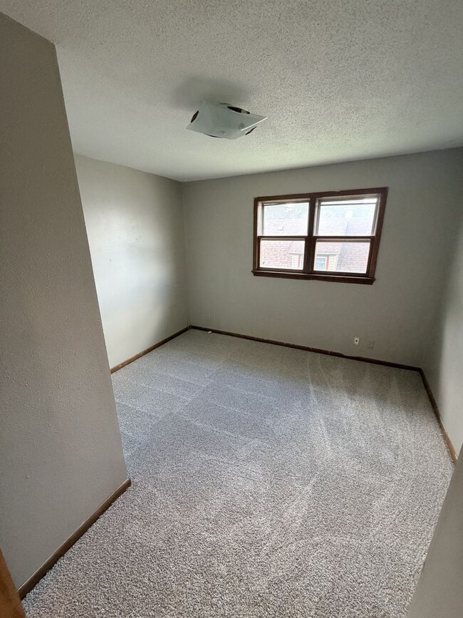 Building Photo - 1336 S 25th Ave