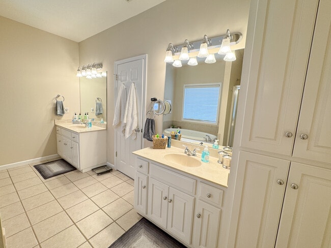 Building Photo - 1131 Trellis Ct