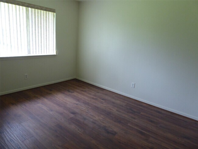 Building Photo - 3522 Sheldon Dr