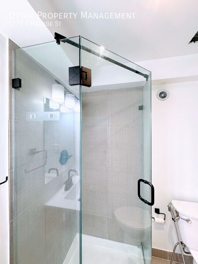 Building Photo - 1319 S Markoe St