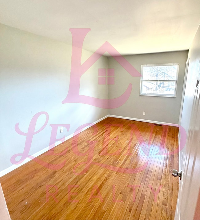 Building Photo - Spacious 4-Bedroom Home with Private Primary Suite & Hardwood Floors!