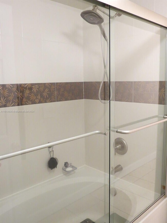 Building Photo - 140 SW 117th Ave