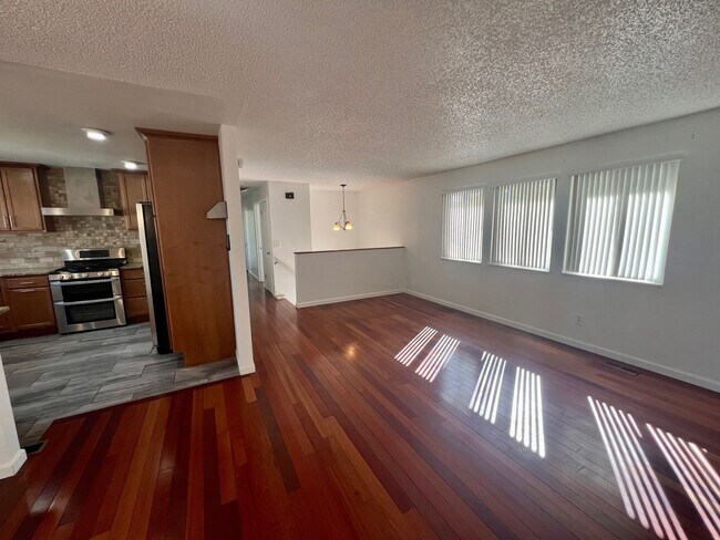 Building Photo - Spacious 3bed, 2.5 bath, Willow Park House in Aurora